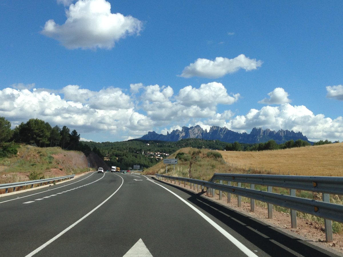 Route espagnole avec paysage méditerranéen
