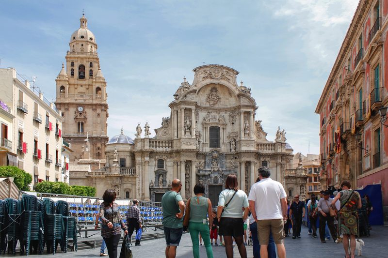 La façade baroque de la cathédrale de Murcie, sur la Plaza Cardenal Belluga